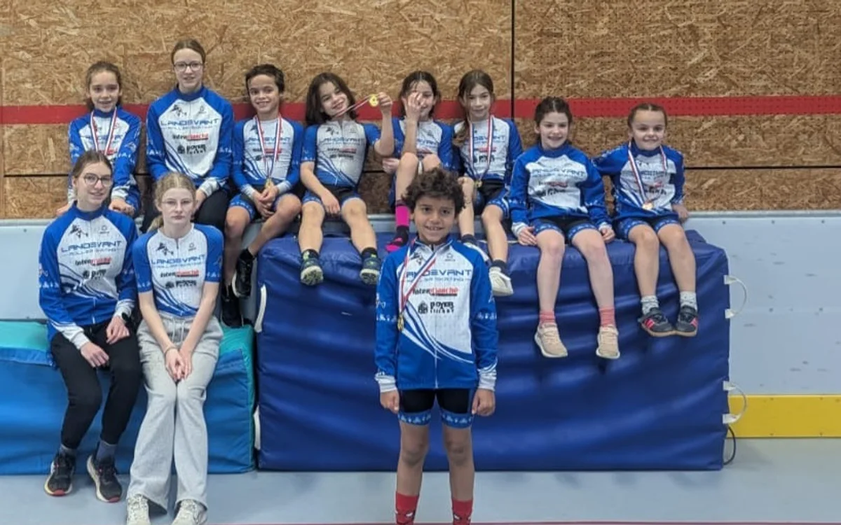 Patineurs de Landévant Roller Skating avec leurs récompenses à Quintin