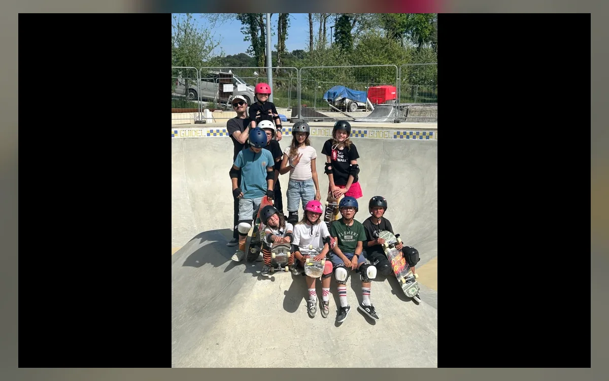 Participants au stage régional de skateboard Bowl organisé à Guidel